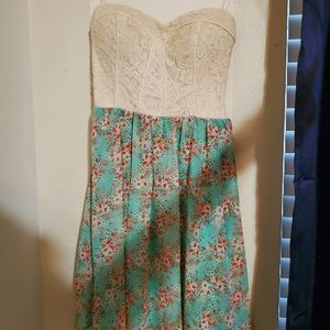 Small floral dress with lace detailed top